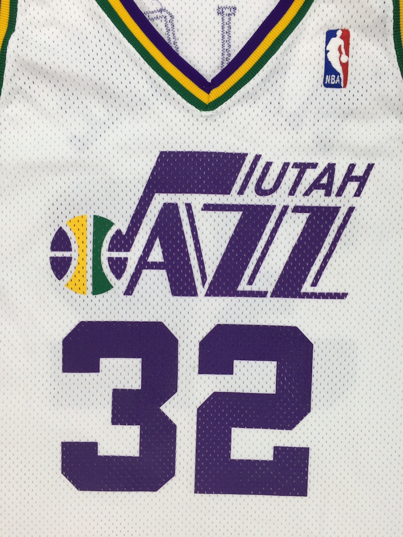 Game Worn & Autographed 1995-96 #32 Karl Malone Home White Utah Jazz Jersey  with Certified Tags